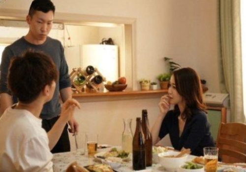 Ghé thăm nhà bạn và say mê mẹ bạn quyến rũ