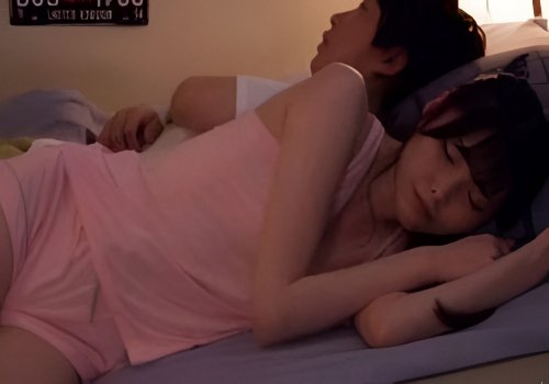 Ngủ chung với cô bạn thân diện đồ sexy